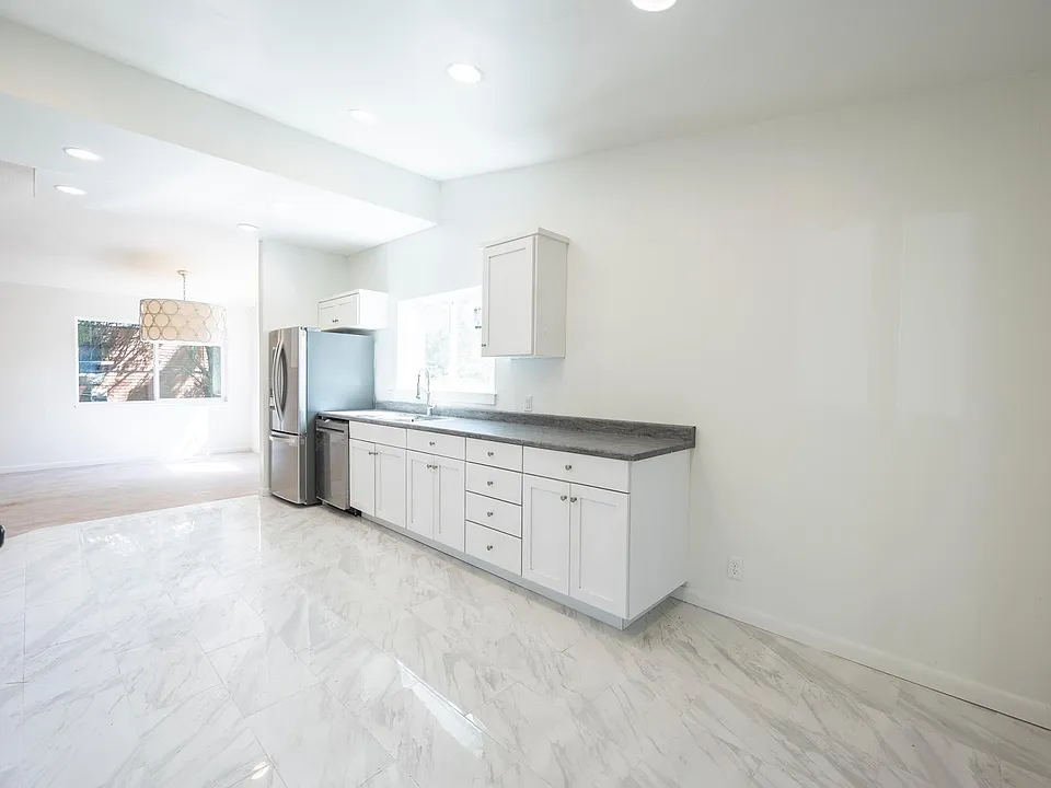 3771 S Alta Loma Dr #1