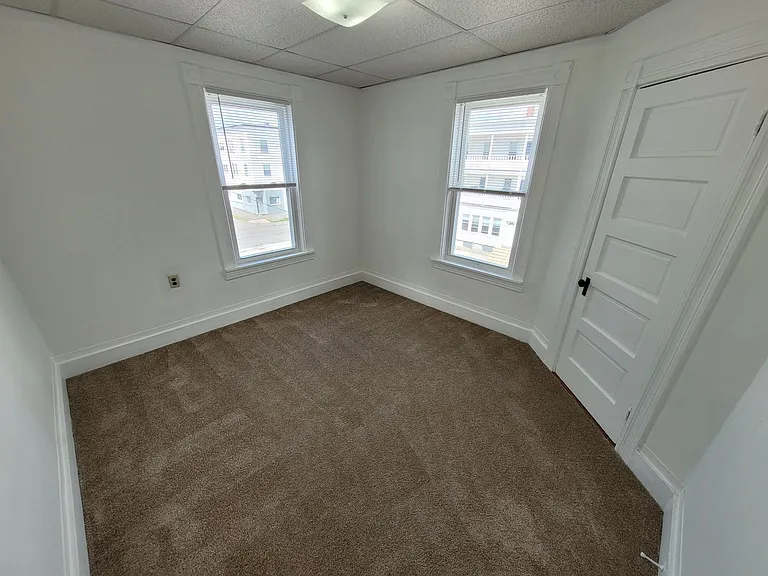 323 Dubuque St & 142-146 Wayne St — Photo 32
