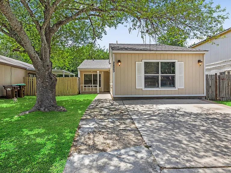 2823 Ash Field Dr — Photo 2