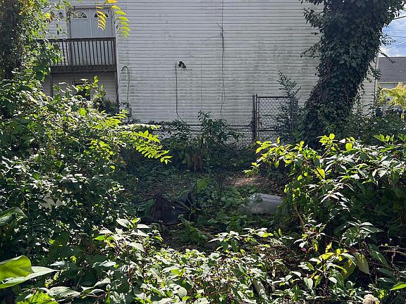 4th image of 323 Peffer St