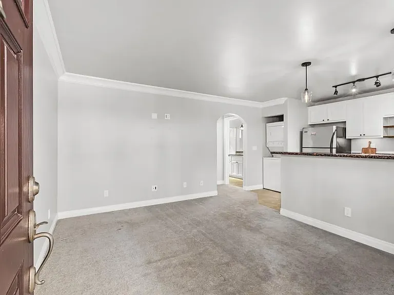 800 N Mollison Ave #21 — Photo 3