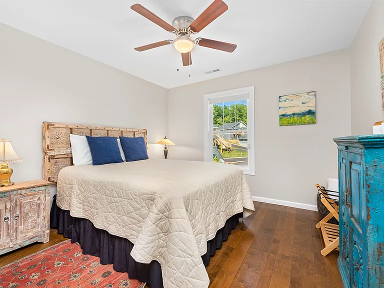 405 Little Sycamore Ln — Photo 17