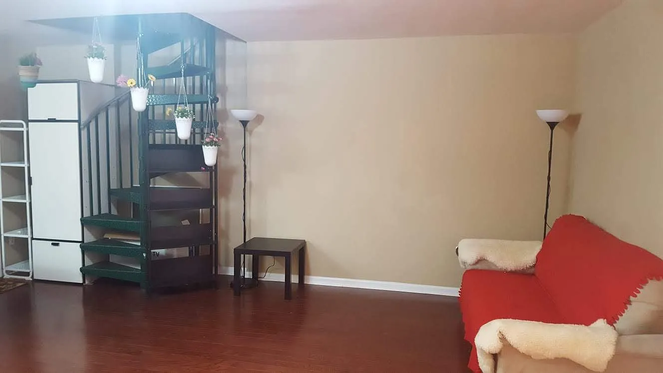 1 bed, 1300 sqft, $1,000 — Photo 2