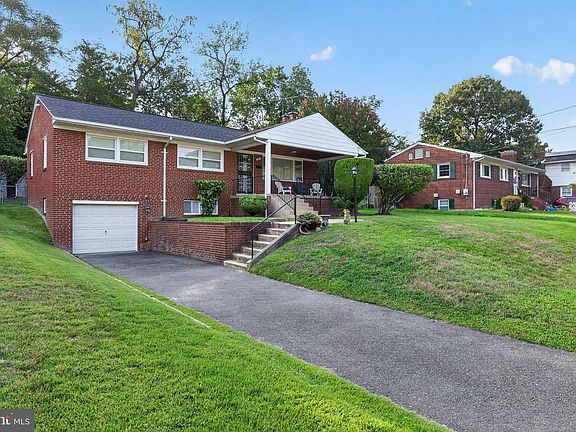 3rd image of 1107 Raydale Rd