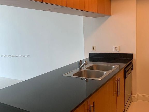 5th image of 1750 N Bayshore Dr APT 4409