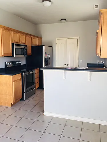 1015 Kensington Dr Photo 1
