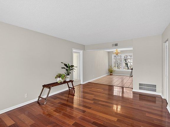 5th image of 2527 Hydraulic Rd APT 26