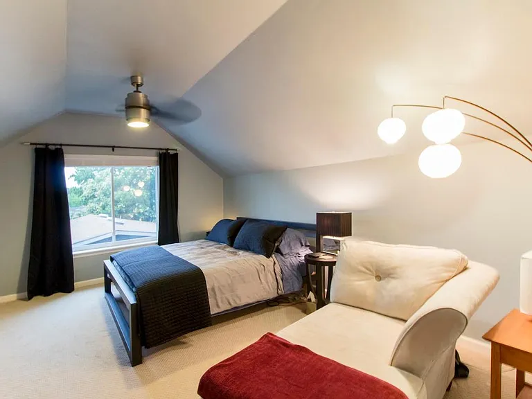 primary bedroom, opposite view