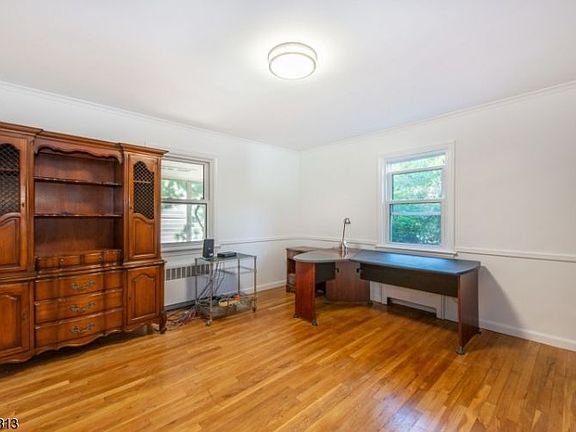 5th image of 136 Silver Spring Rd