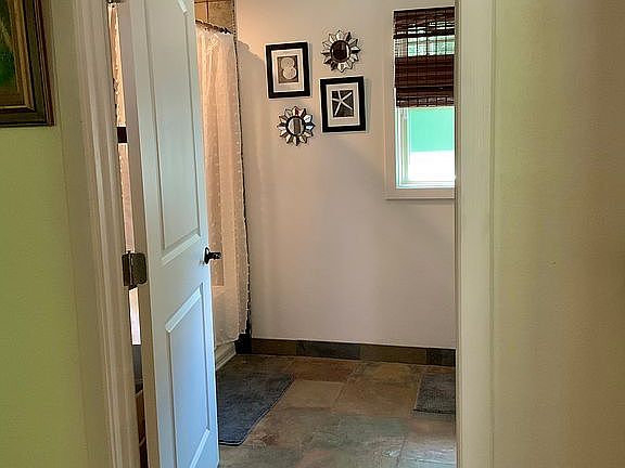 Hall/Guest Bath