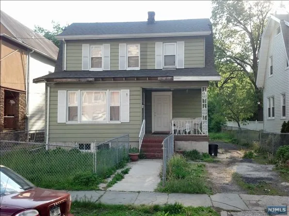 32 Tichenor Ter, Irvington, NJ 07111
