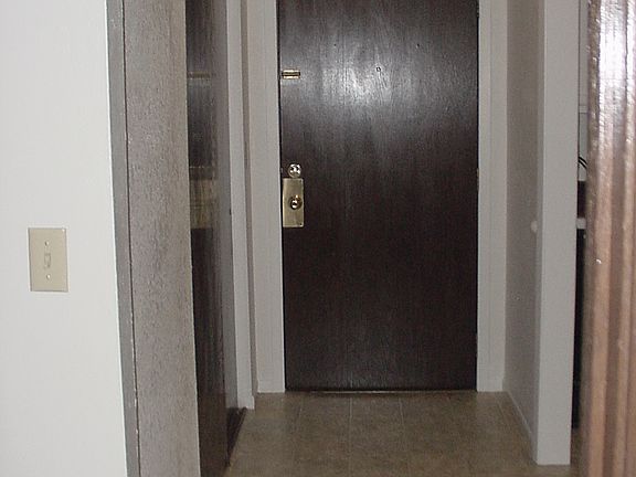 4th image of 1015 Laramie Dr APT 6