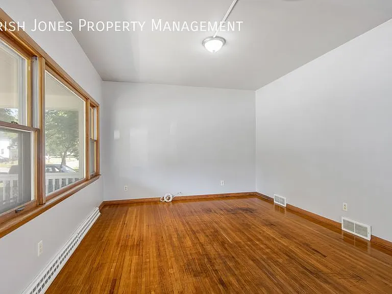 172 Main St — Photo 12