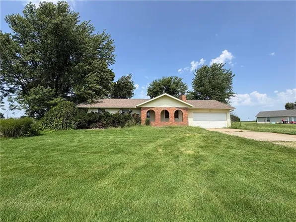 720 Meadow Ln, Nevada, MO 64772
