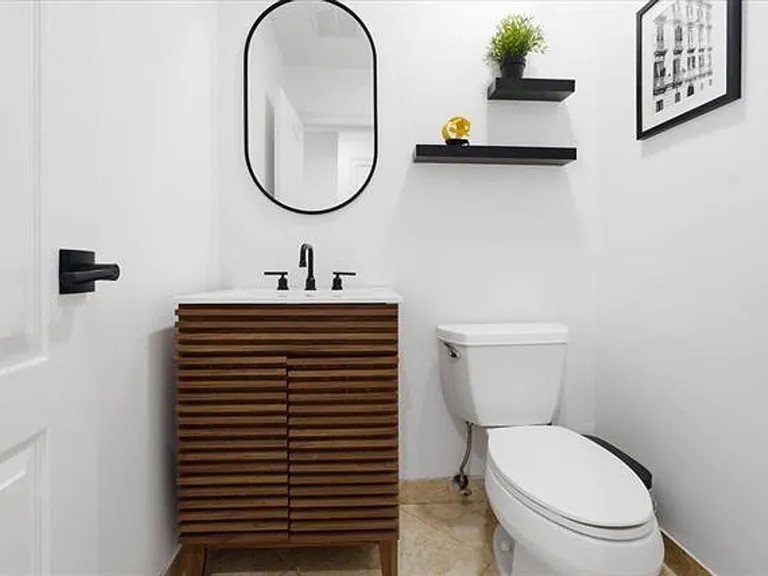 20100 NE 20th Ct — Photo 15