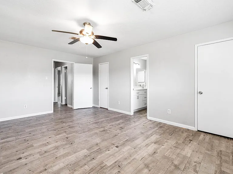 14315 Swanfield Dr — Photo 18