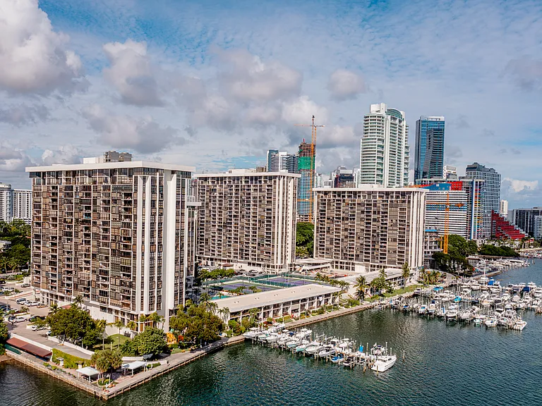1925 Brickell Ave #PENTHOUSE — Photo 1