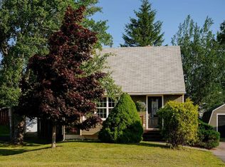 9 Boyd St, Gander, NL A1V1B5
