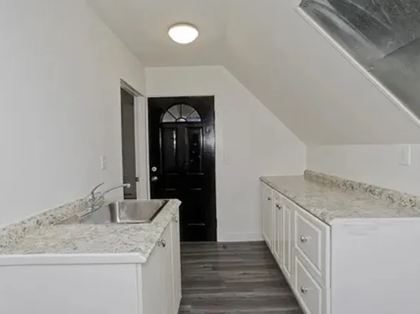 26 Huntington St #3, Springfield, MA 01107