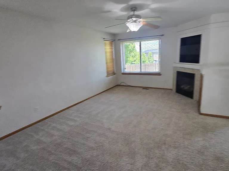 22341 E Mercer Pl — Photo 9