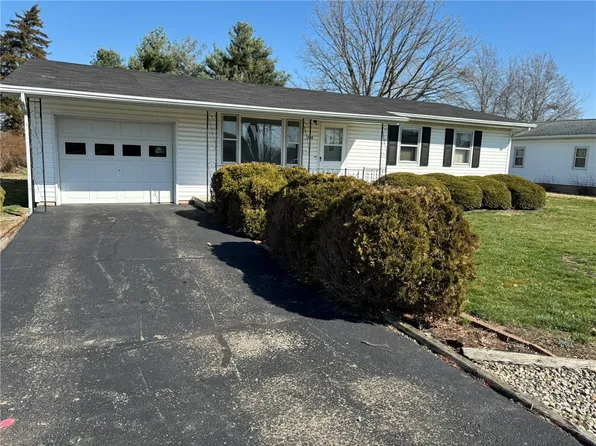 308 W Collett St, Oakwood, IL 61858