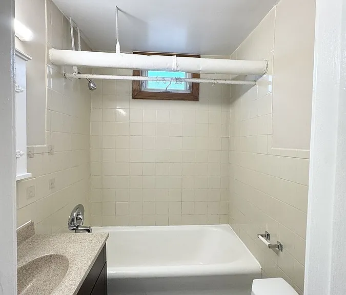 1246 Dufferin Pl #11 — Photo 8
