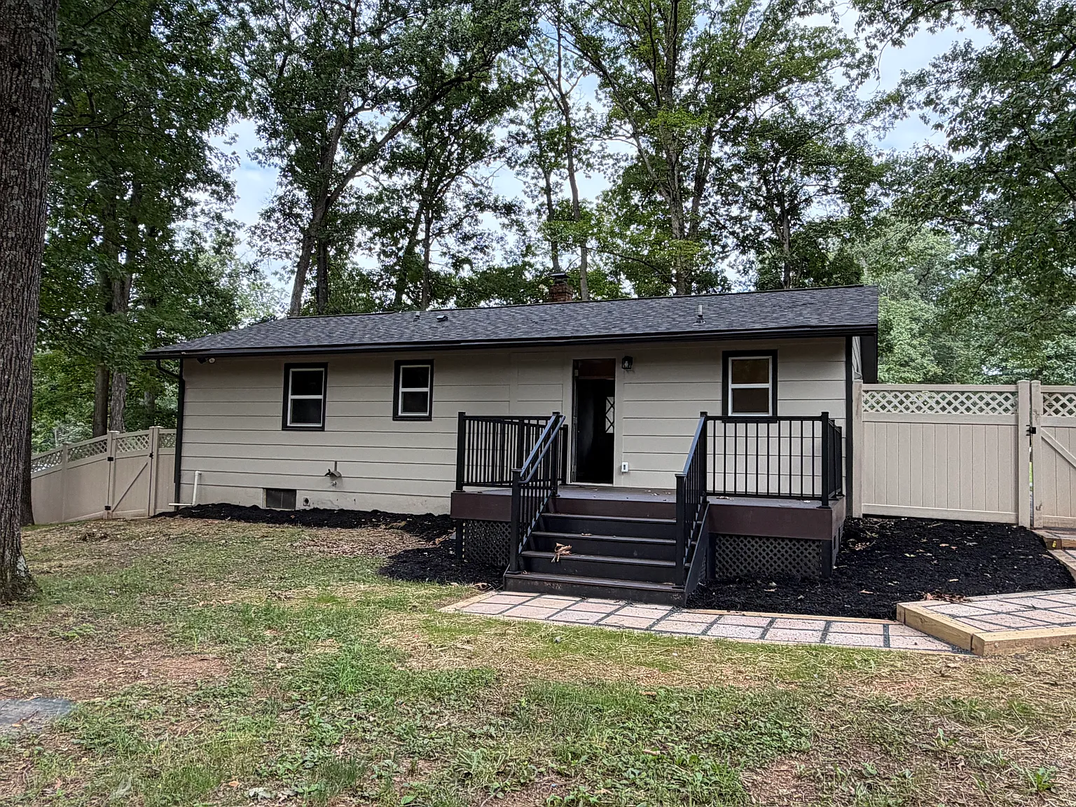 3 bed, 1012 sqft, $2,395 — Photo 4