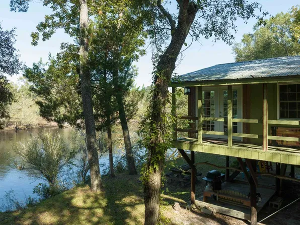 407 SE Riverside East Dr, Branford, FL 32008