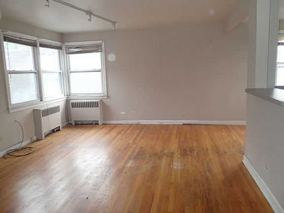 5th image of 7220 N Claremont Ave #B-3