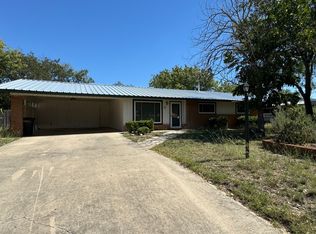 11 Powell Dr, Lampasas, TX 76550