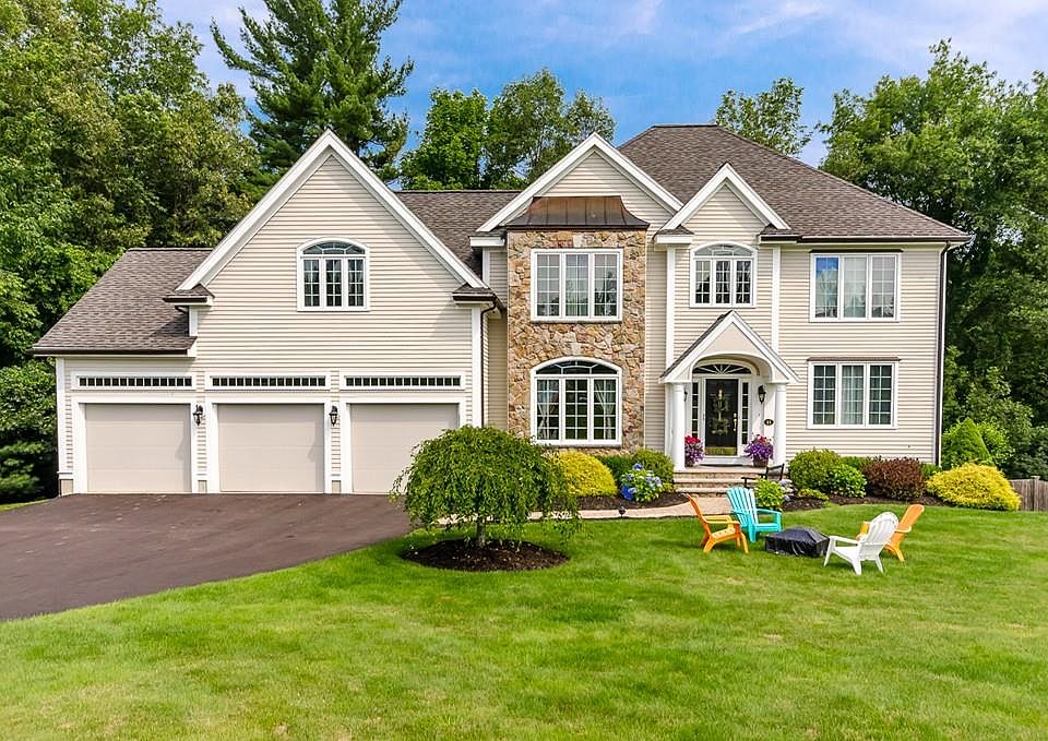 1st image of 11 Cortland Ln
