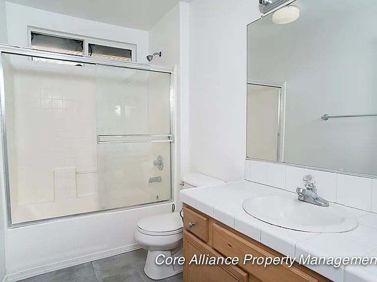 9435 Noble Ave — Photo 10