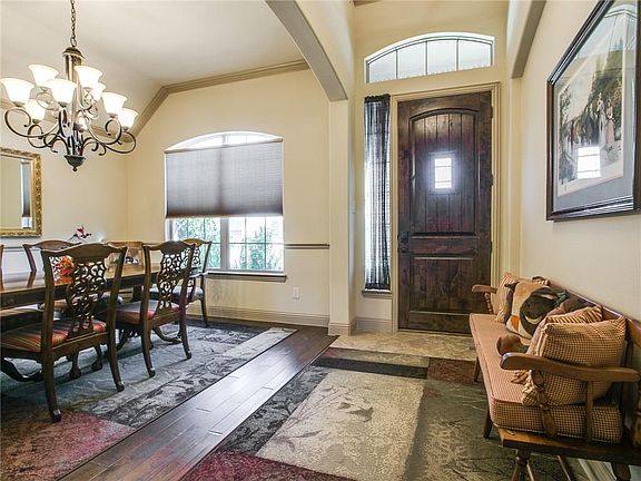 4th image of 1013 Forest Hill Dr