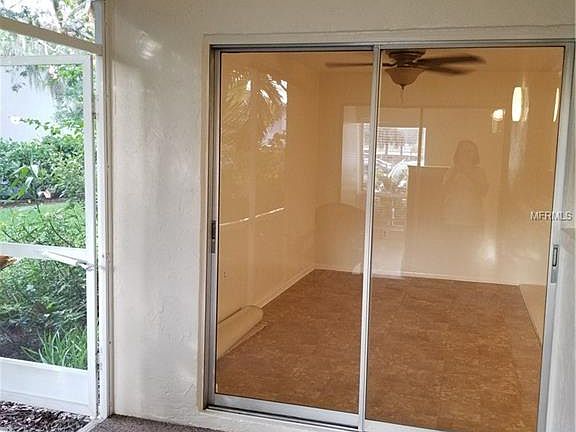 4th image of 2121 Wood St #116