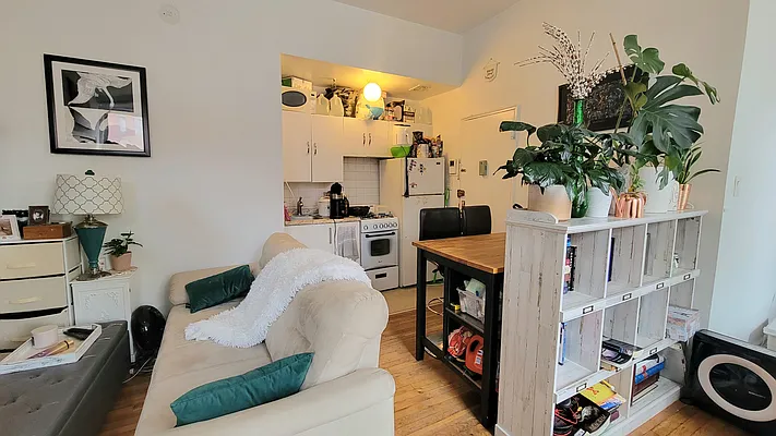 Rented by New York Dwellings LLC | media 9