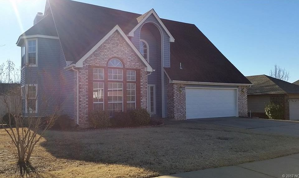 1st image of 2605 Highwood Dr