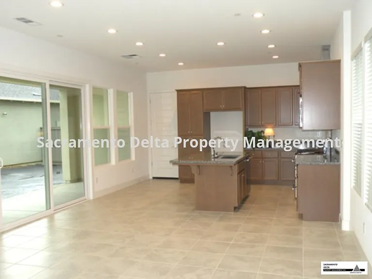 133 Fonseca St — Photo 4