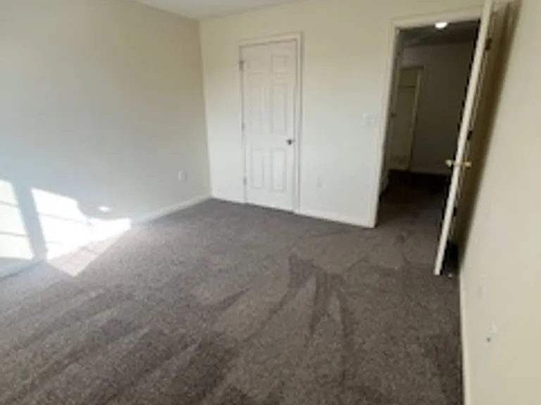 Ashley Square Apartments — Photo 58