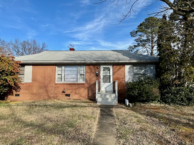 1st image of 823 Faye St