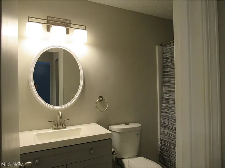7155 Auburn Rd — Photo 12