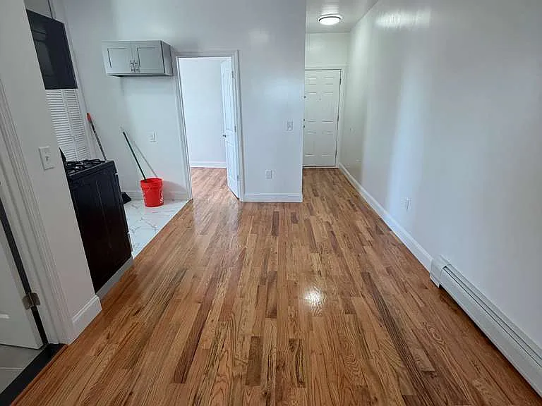 4908 Hudson Ave #17A — Photo 5