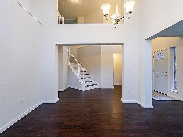 1408 Belaire Dr — Photo 8