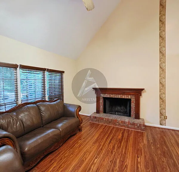 3718 Memorial Pkwy NW — Photo 6