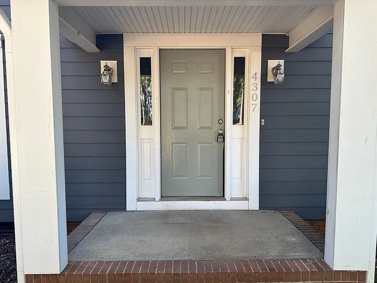 4307 Saxonbury Way — Photo 2