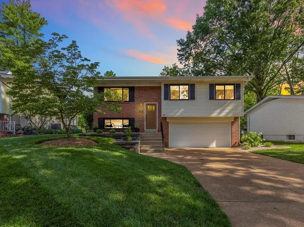 25 James Ct, Ballwin, MO 63021