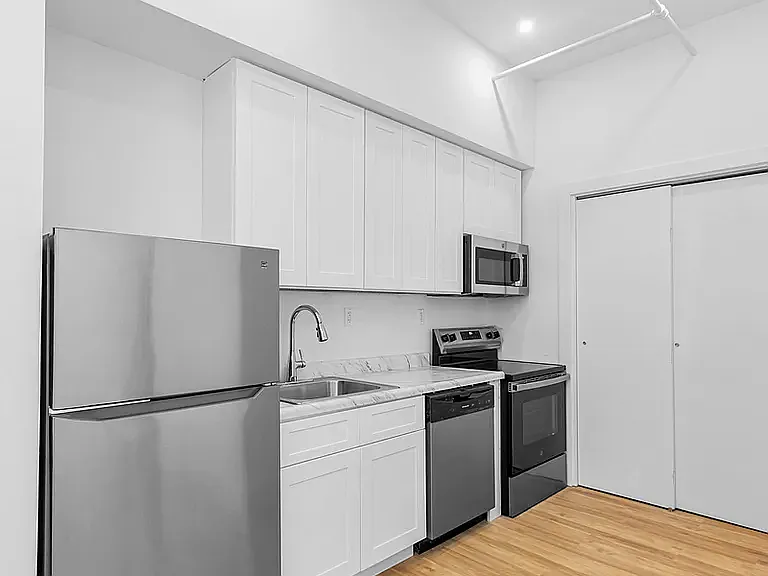 81 Willoughby St #403 — Photo 2