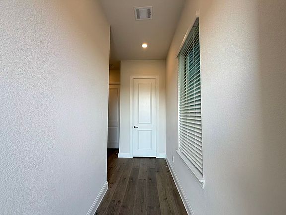 5th image of 8811 Shoppers Ln