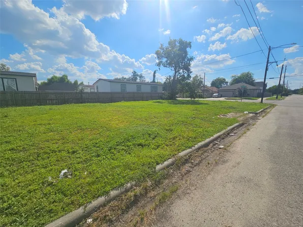 2602 Noble St, Houston, TX 77026