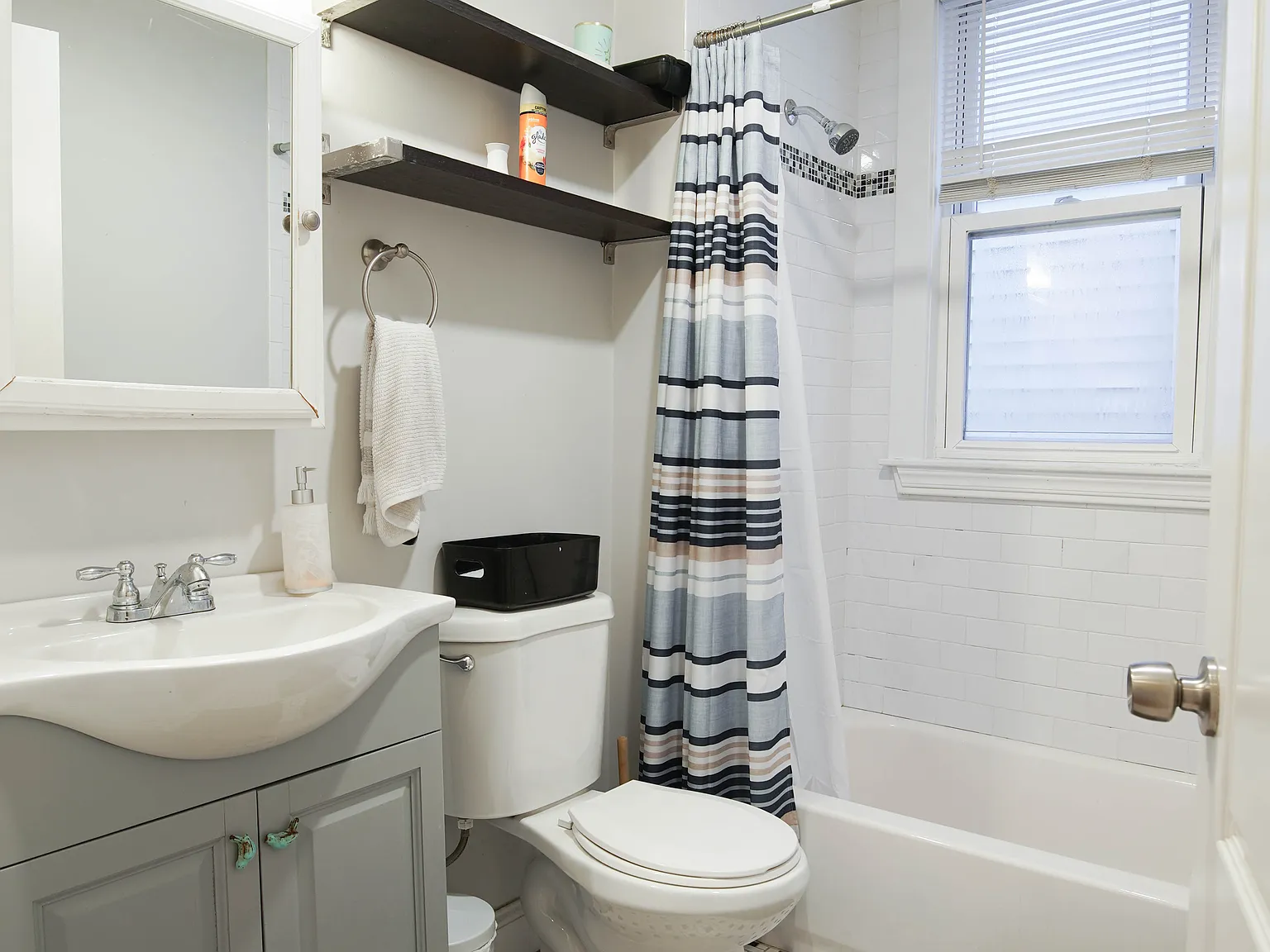 3 bed, 864 sqft, $3,250 — Photo 2