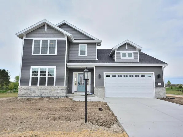 641 Standing Stone DRIVE, Waukesha, WI 53189